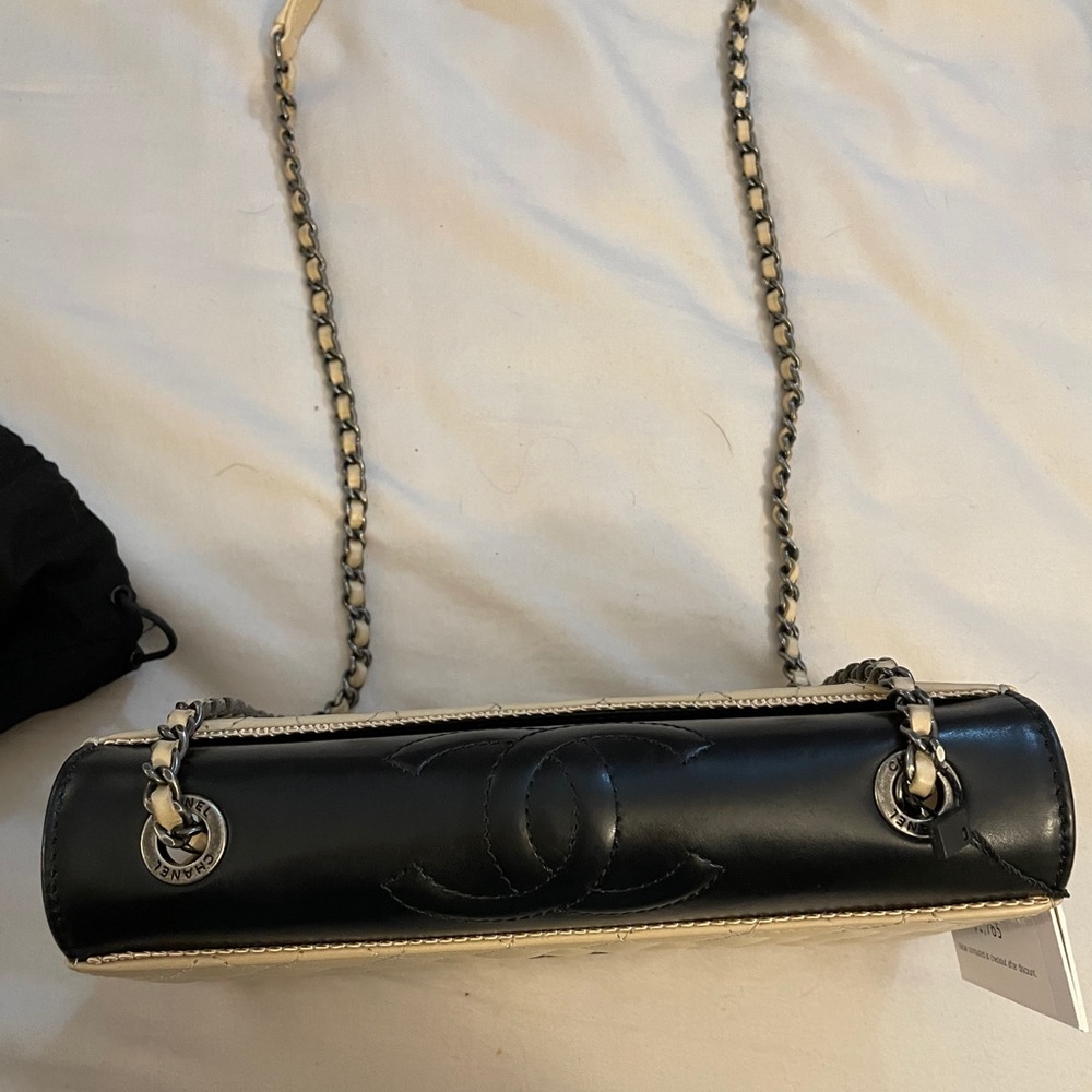 Small Chanel Ballerine Flap Bag in Beige / black - Picture 7 of 16
